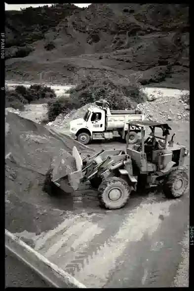 Heavy-duty excavator with DEF delete installed – works in extreme conditions